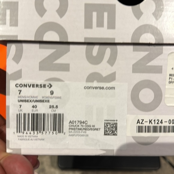 Converse COMME DES GARÇONS PLAY  Off-White & Red Converse Edition PLAY Chuck 70 - Picture 10 of 10
